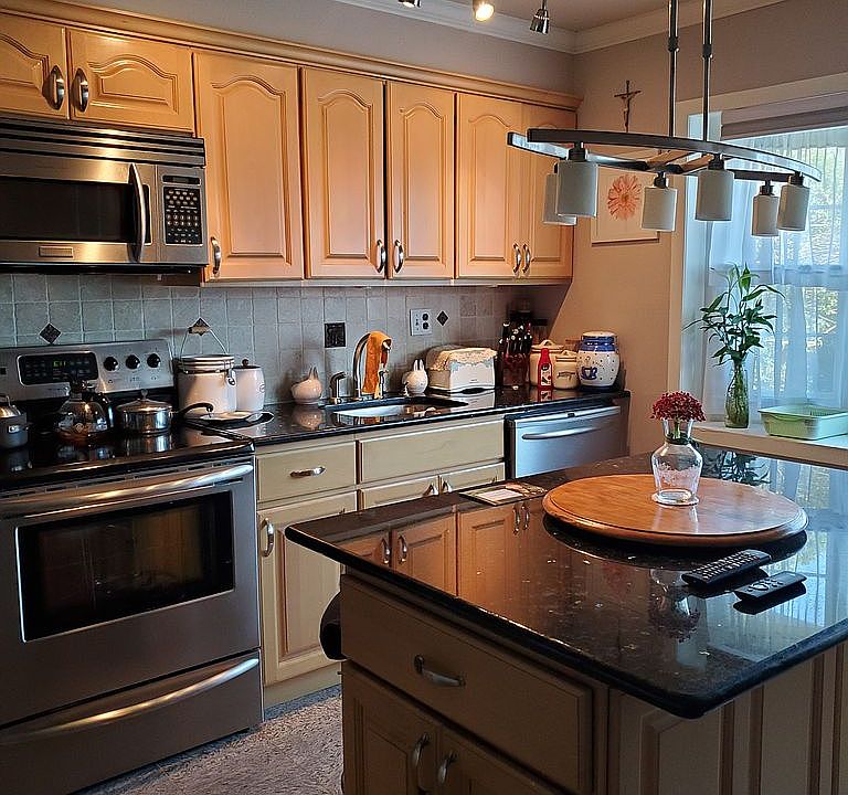 2nd image of 32 Walnut Ln