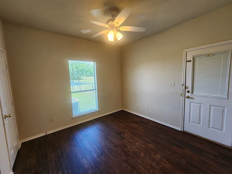 106 Collett Ct — Photo 11