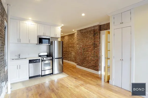 Rented by Bond New York | media 5