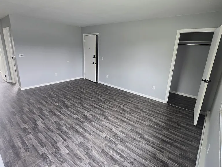 2170 King Rd — Photo 2