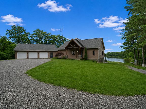 3rd image of 1115 Hilltop Ln