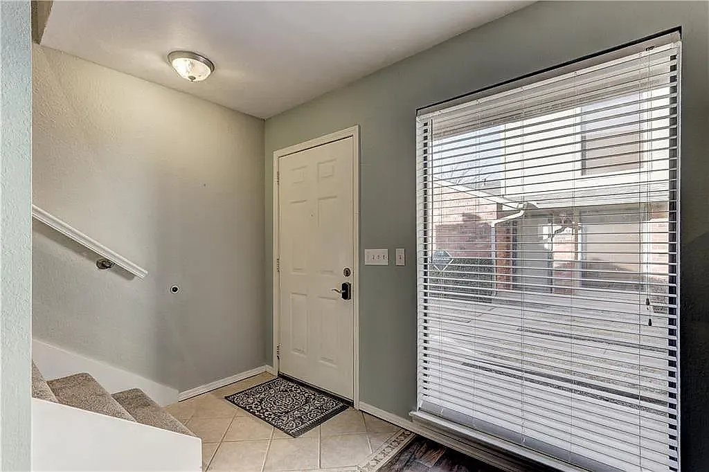 3 bed, 2.5 bath, 1552 sqft, $1,500 — Photo 2