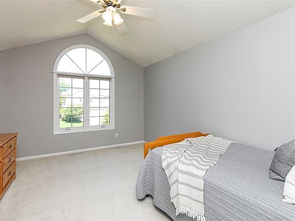 3rd image of 7465 Barnsley Dr
