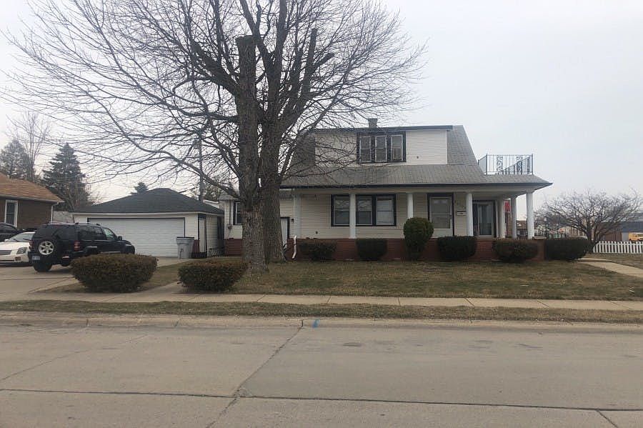 1st image of 23020 Vassar Ave