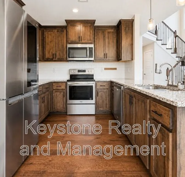 384 Wingfield Dr — Photo 3