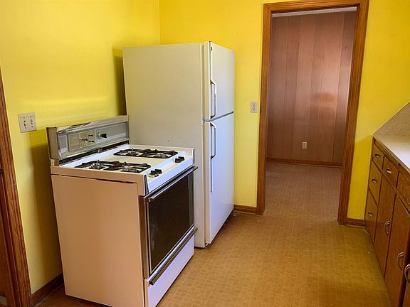 5th image of 300 E 4th St