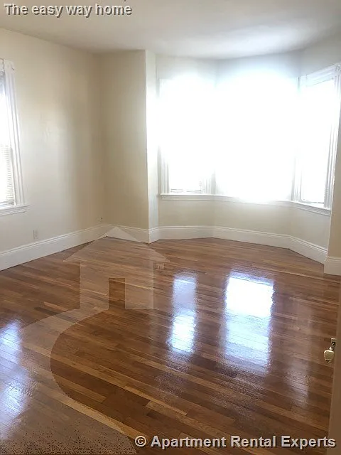 3 bed, 1200 sqft, $2,800 — Photo 4