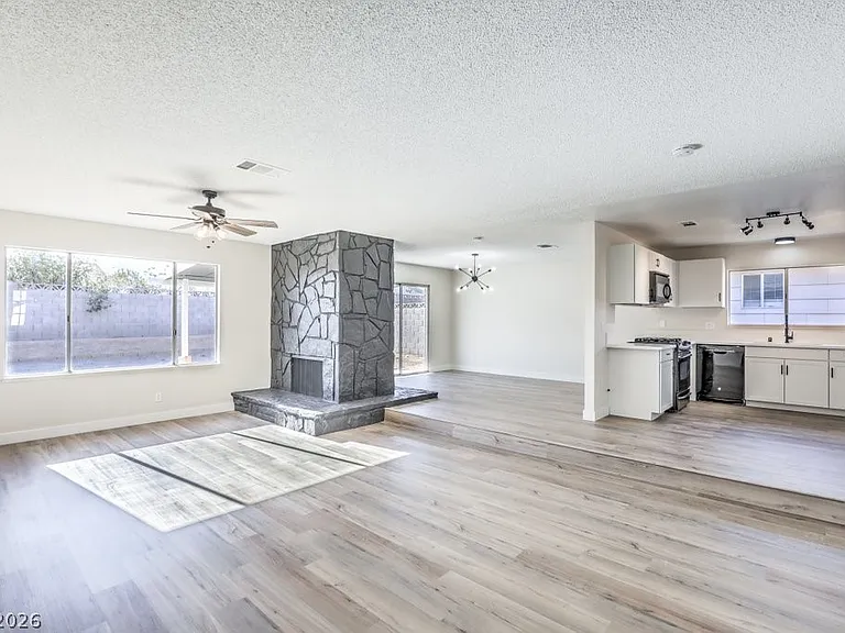 7201 Blizzard Ln — Photo 2