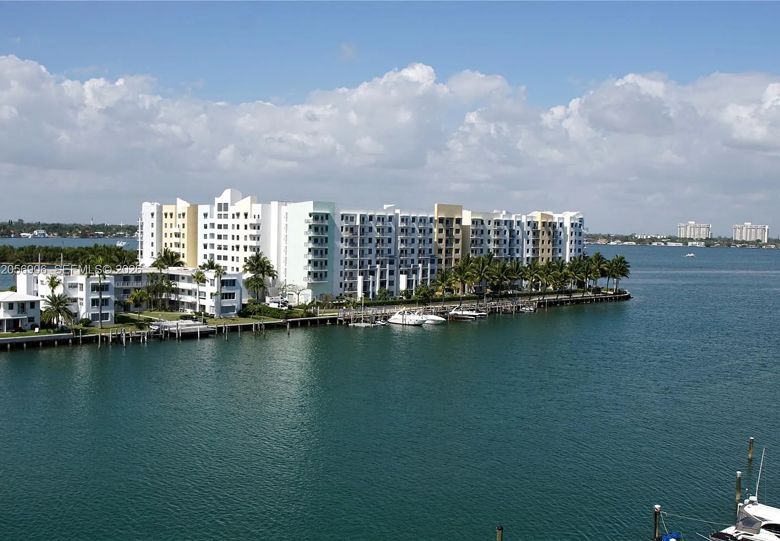 Eloquence On The Bay Cond — Photo 4