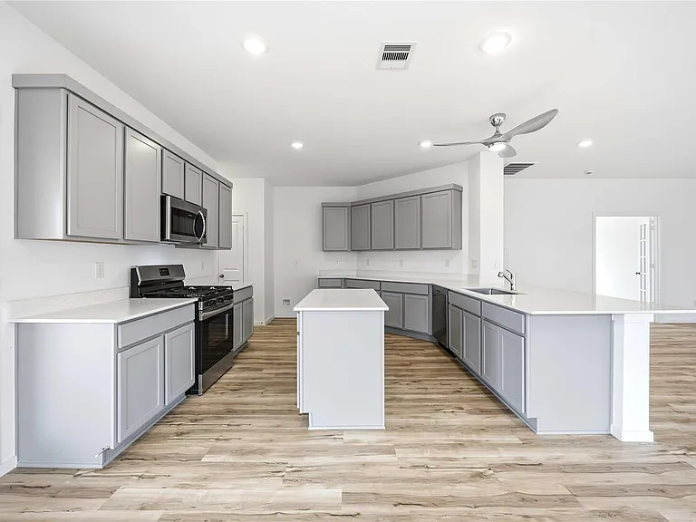 4907 Gentle Creek Ct — Photo 13