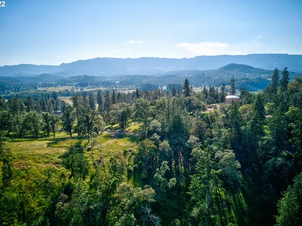 525 Panorama Ln, Roseburg, OR 97471