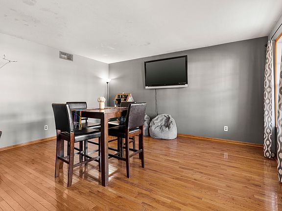 3rd image of 323 W Main St