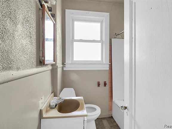 4th image of 4025 Clements St