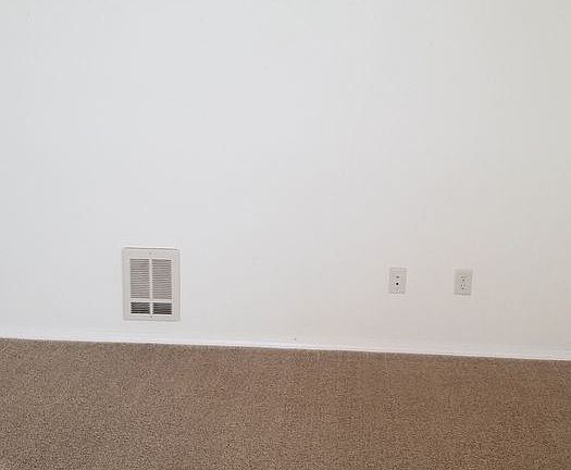 4th image of 1522 S Lawson St #17
