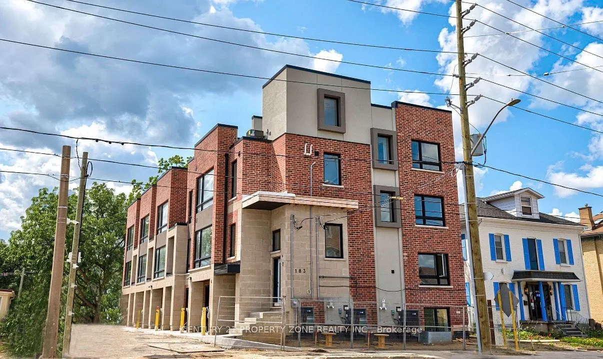 4 bed, $3,000 — Photo 1
