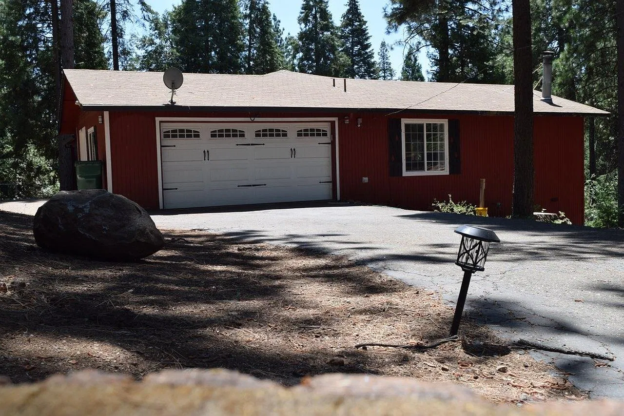 2 bed, 1962 sqft, $2,900 — Photo 2