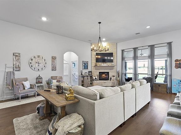 5th image of 1213 Summer Ln