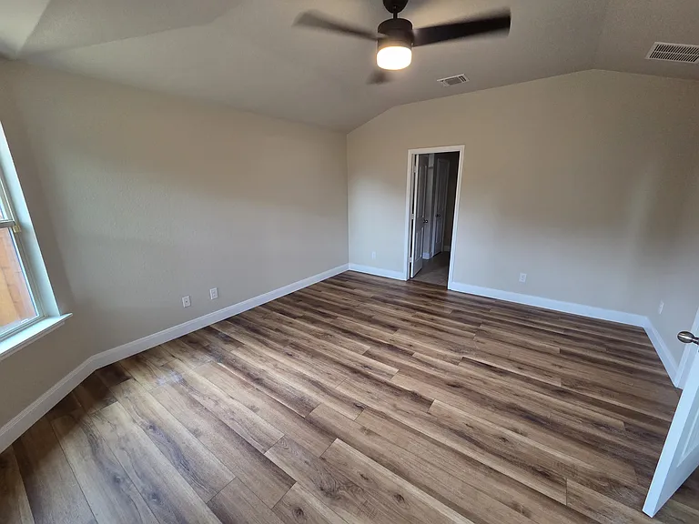 5202 Dauphin Dr — Photo 11