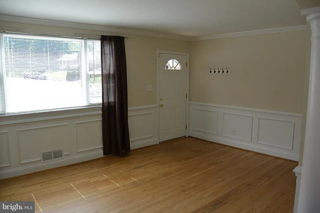 4 bed, 2.0 bath, 1808 sqft, $3,400 — Photo 3
