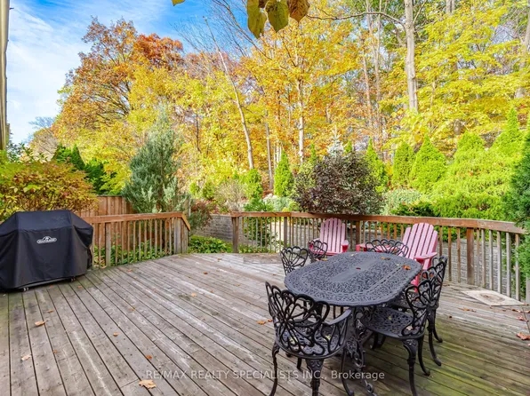 5490 Glen Erin Dr #6, Mississauga, ON L5M 5R4