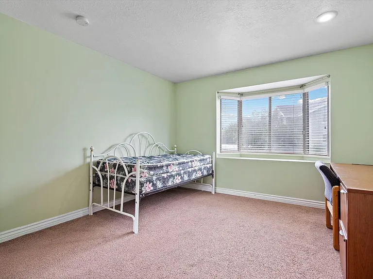 1541 N Riverside Ave #18 — Photo 9