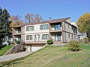 327 10th Ave S APT 5, Fargo, ND 58103