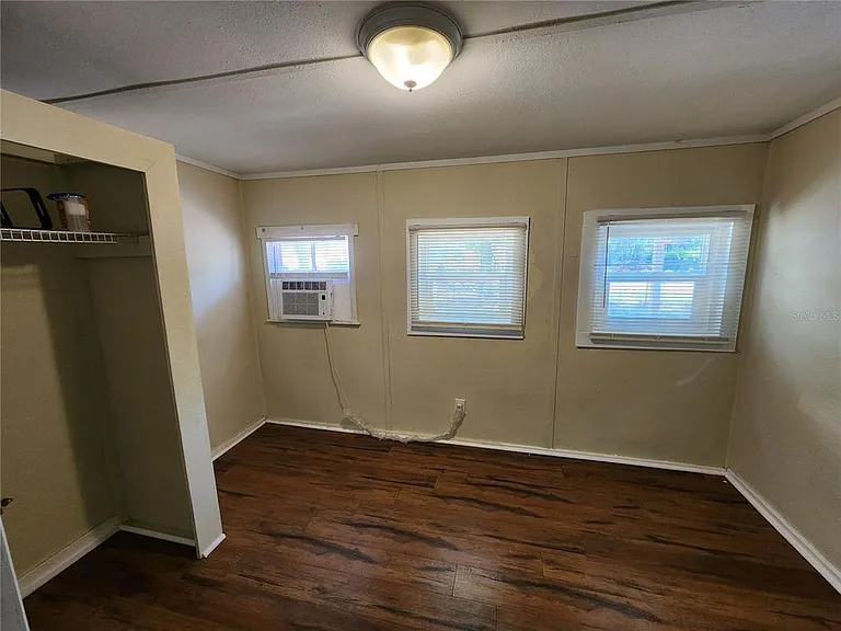 1623 SE 3rd Ave — Photo 32