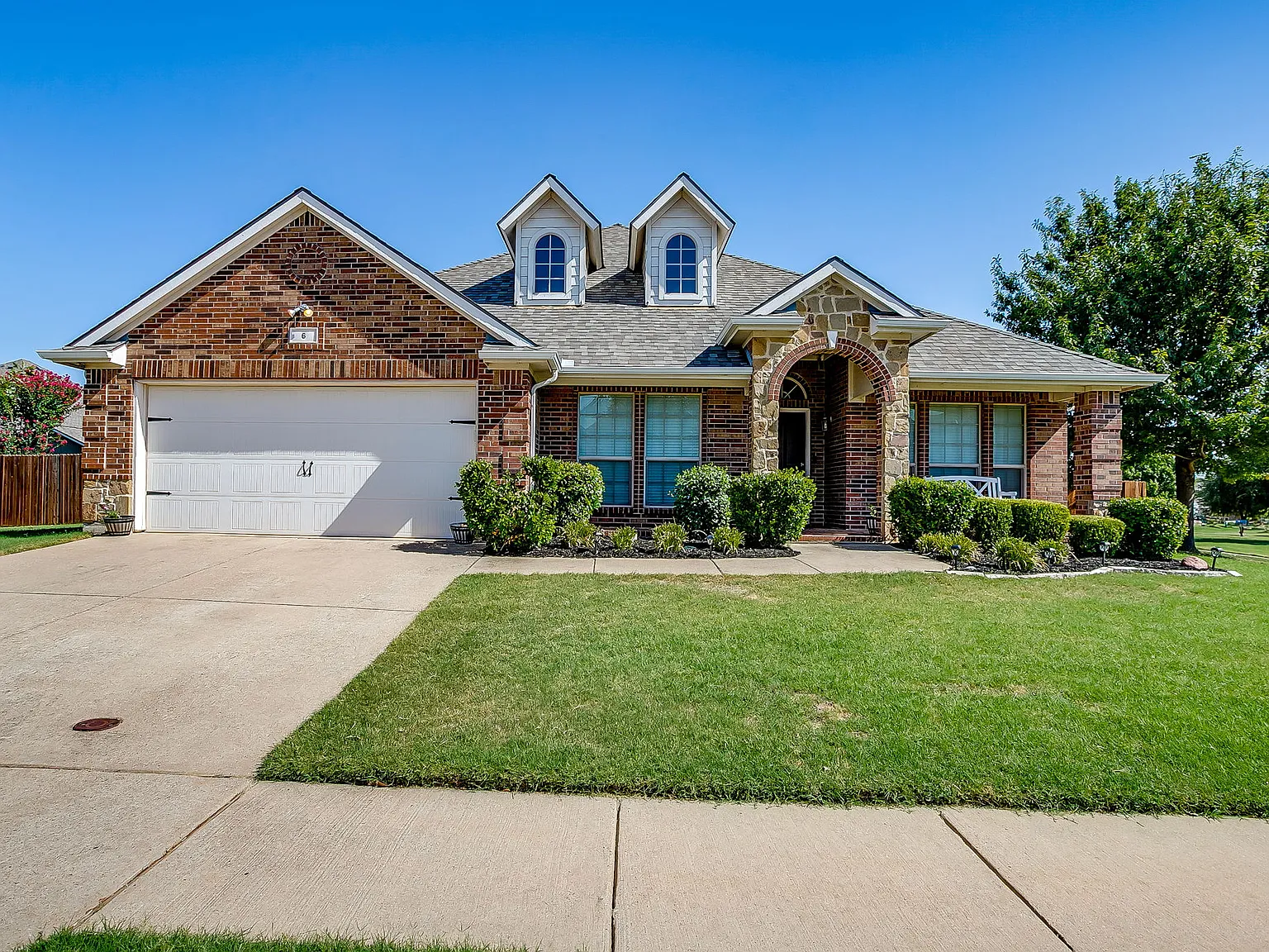 3 bed, 2404 sqft, $2,750 — Photo 1