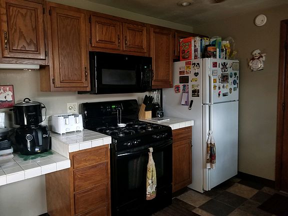 2nd image of 8 Sussex Ln