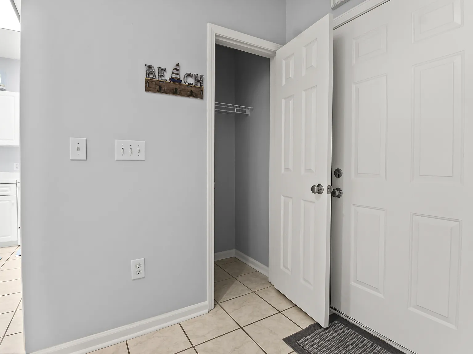 2 bed, 1062 sqft, $1,900 — Photo 2