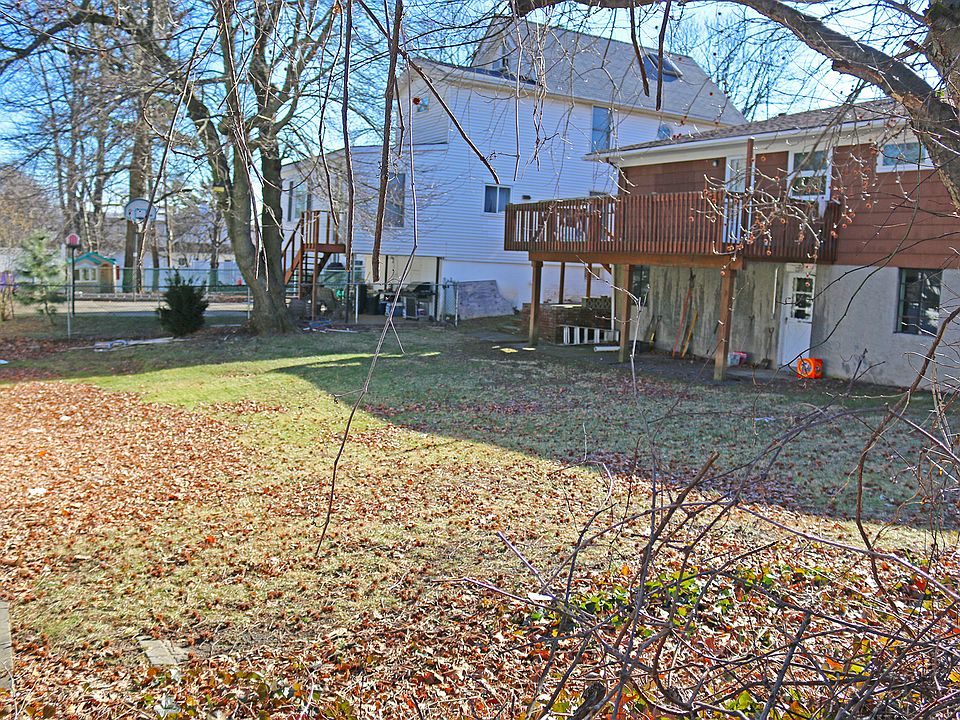 2nd image of 81 Vista Ave