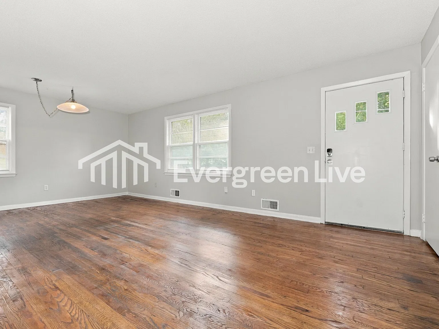 3 bed, 2.0 bath, 1040 sqft, $1,295 — Photo 3