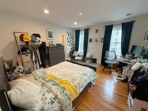 218 Harvard St #3, Cambridge, MA 02139