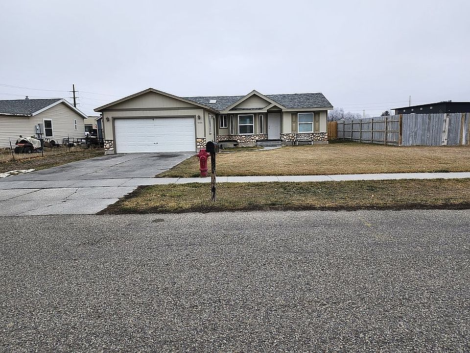 1st image of 3573 E Pearce Dr