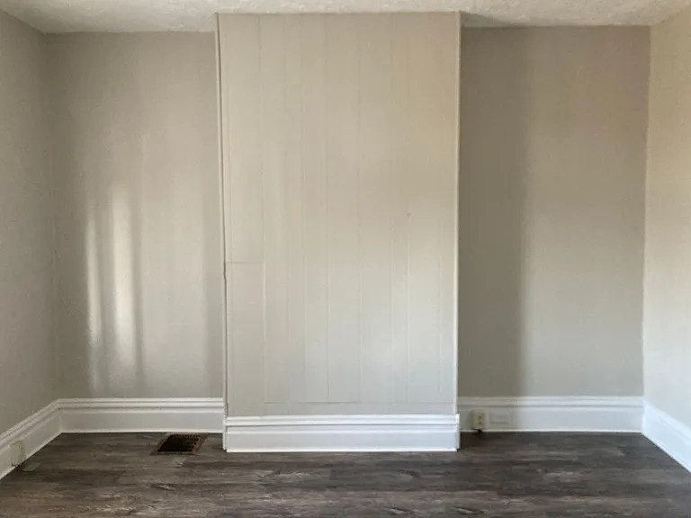 211 Southern Ave — Photo 3