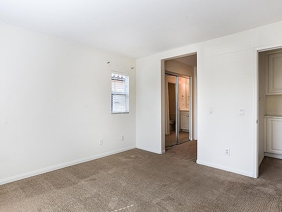 4th image of 19572 Laroda Ln