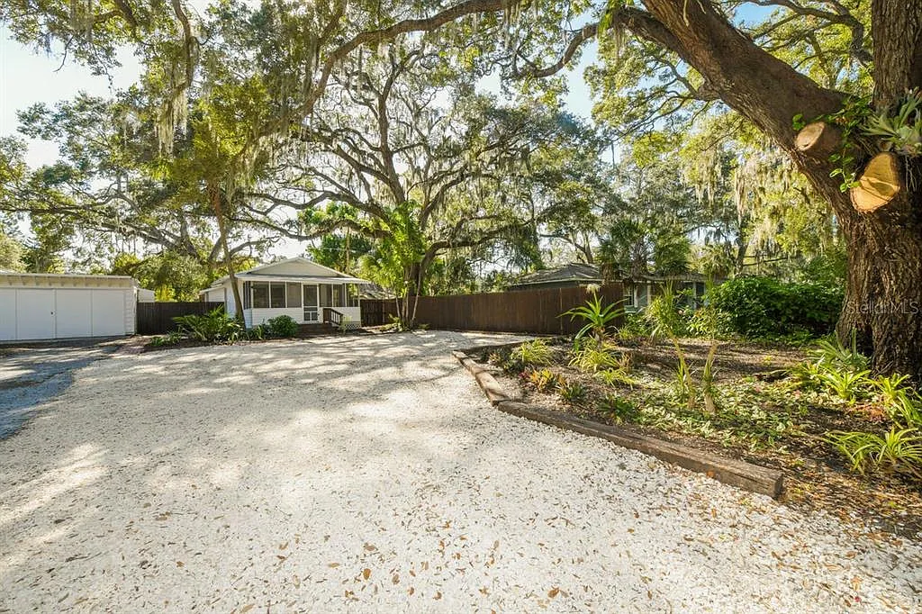 1 bed, 1.0 bath, 420 sqft, $1,750 — Photo 1