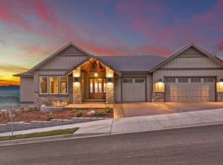 1094 Fawnhills Cir, Medford, OR