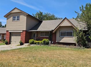 121 SW 16th St, Moore, OK 73160
