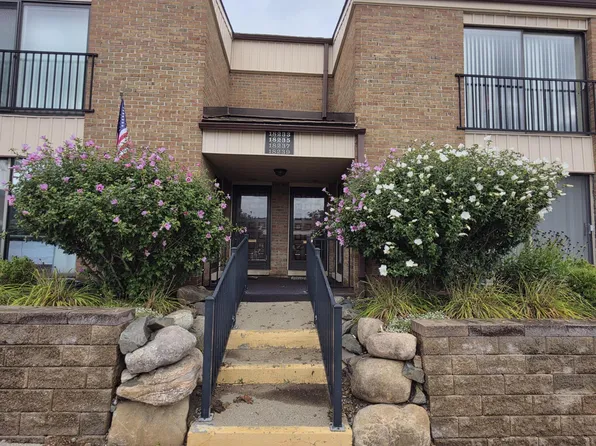 18233 University Park Dr, Livonia, MI 48152