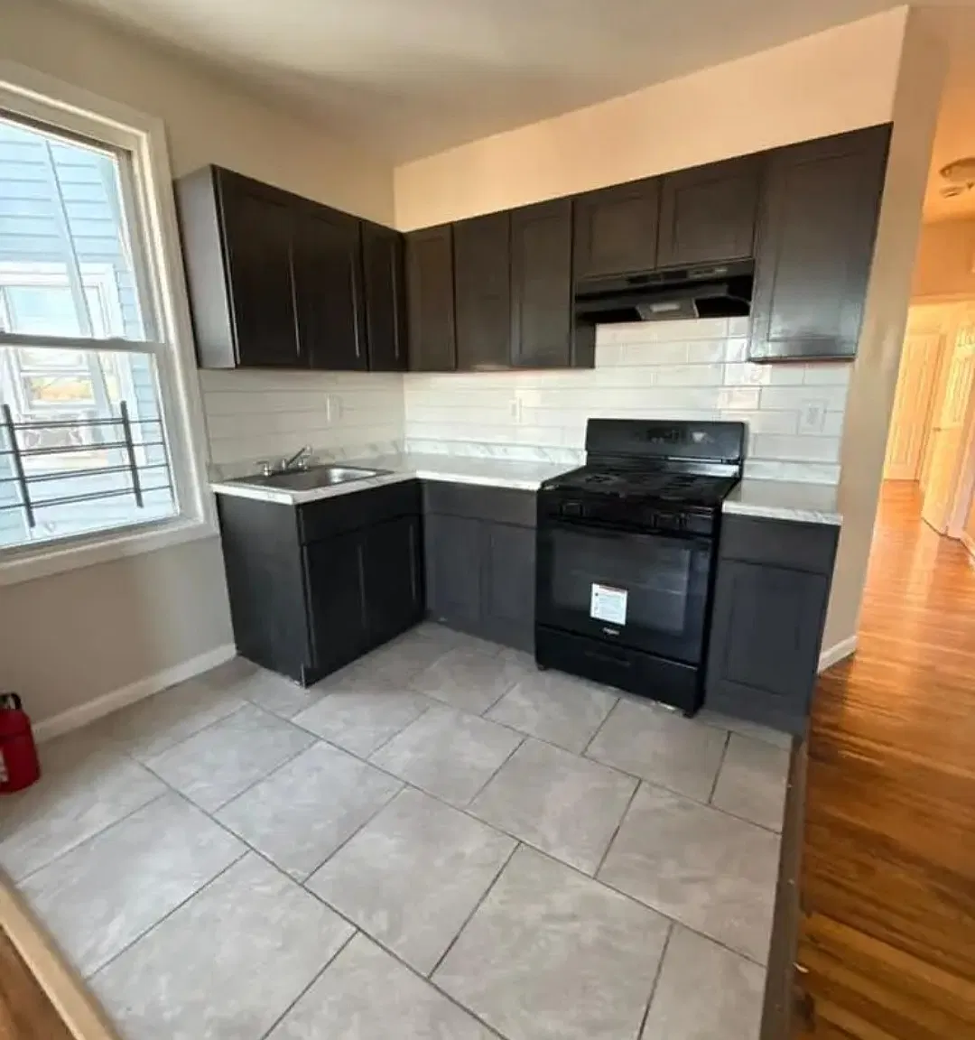 3 bed, $1,995 — Photo 1