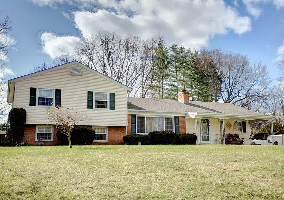1st image of 994 Greenway Dr