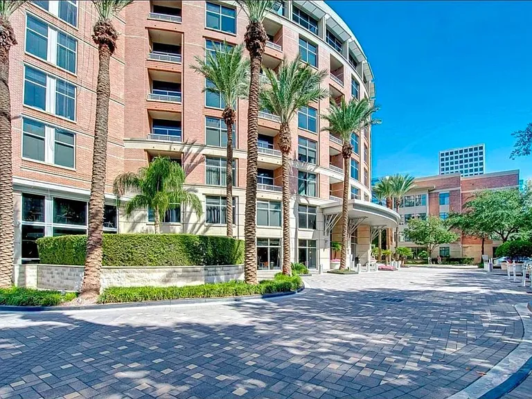 1901 Post Oak Blvd #OAK-2402 — Photo 5