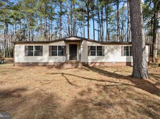 1221 Mundy Point Rd, Callao, VA 22435