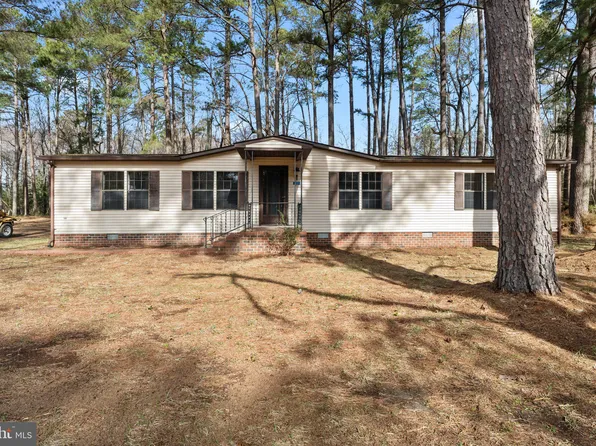 1221 Mundy Point Rd, Callao, VA 22435