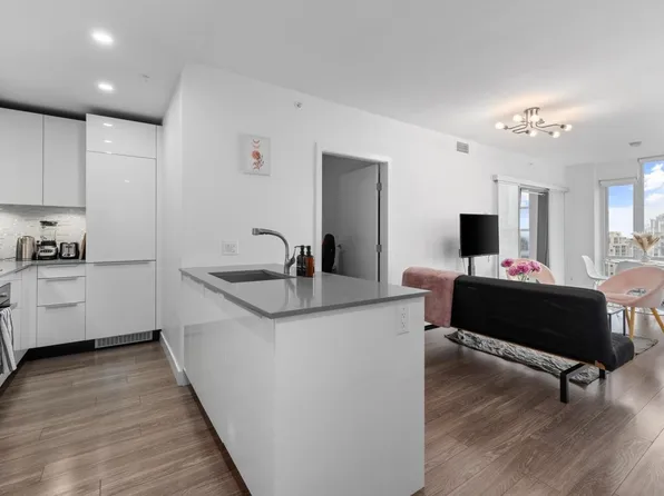 1283 Howe St, Vancouver, BC