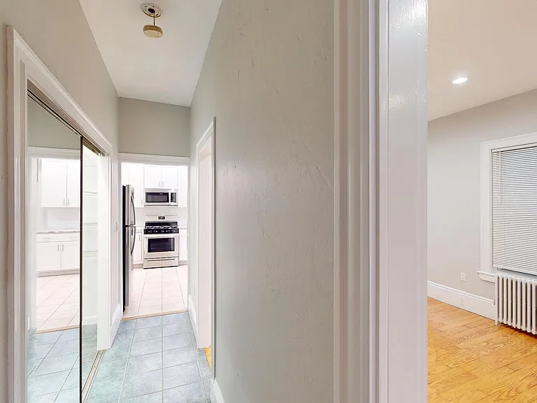 648 E 7th St #1 — Photo 11