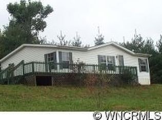 2 Blackberry Ln, Asheville, NC 28804