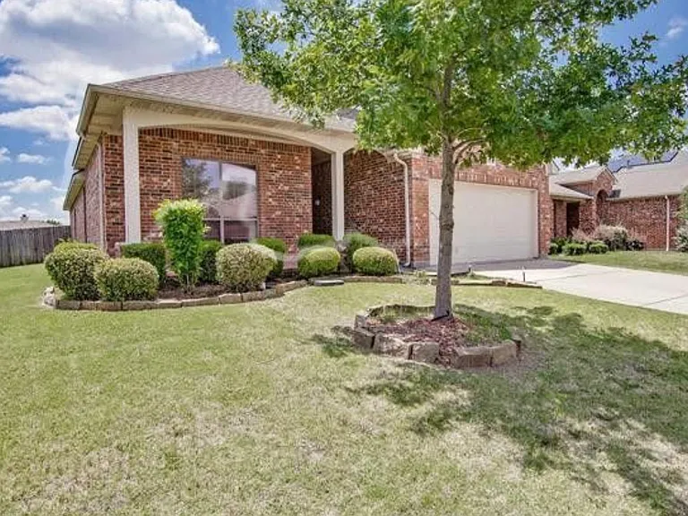 1716 Deer Crossing Dr — Photo 2