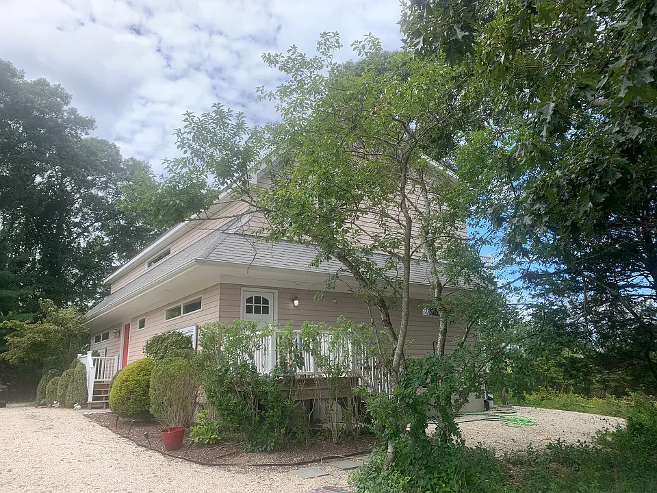 55 Bay Ave